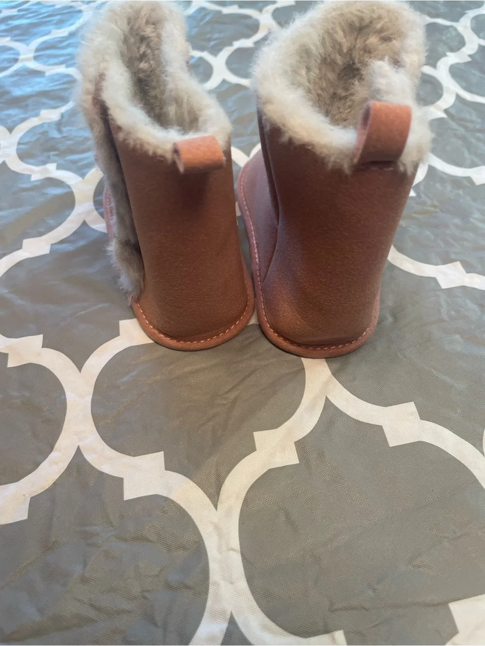 Carter's 9-12m Baby kitten Booties winter boots in Pink with easy on/off cozy